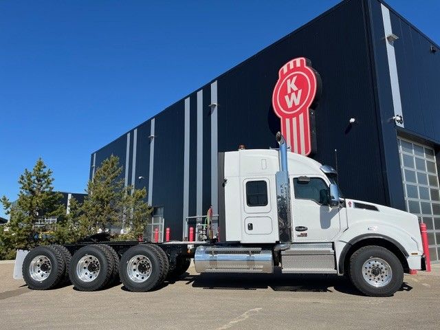 2026 Kenworth T880 Tri-Drive